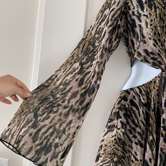 LAST CALL —> NWOT 🌟 Leopard Print Cutout Dress - Picture 5 of 5